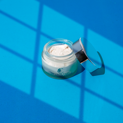 𝐂𝐥𝐢𝐧𝐢𝐜𝐚𝐫𝐞 Private Part Whitening Cream - 30gm